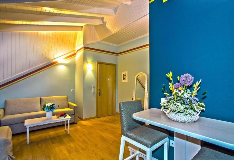 1 Bedroom Penthouse Apartment, Maistrali
