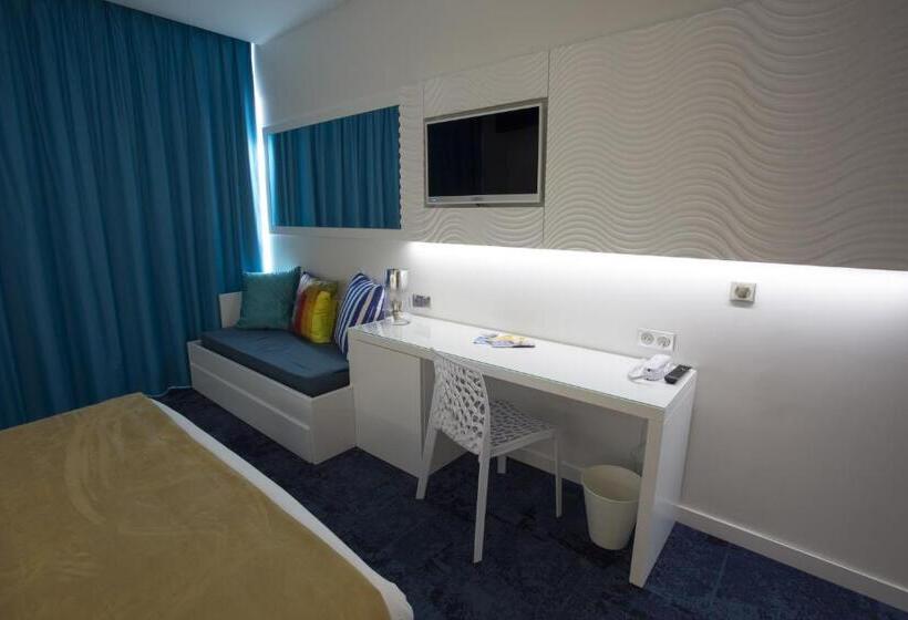 스탠다드 트리플 룸, Marineland Hôtel