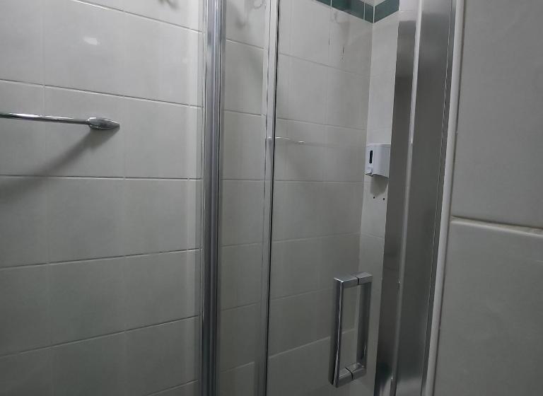 اتاق لوکس چهار تخته, In Club