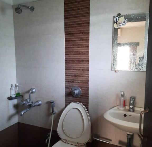 اتاق کلاسیک سه تخته, Spot On Hotel The Annie