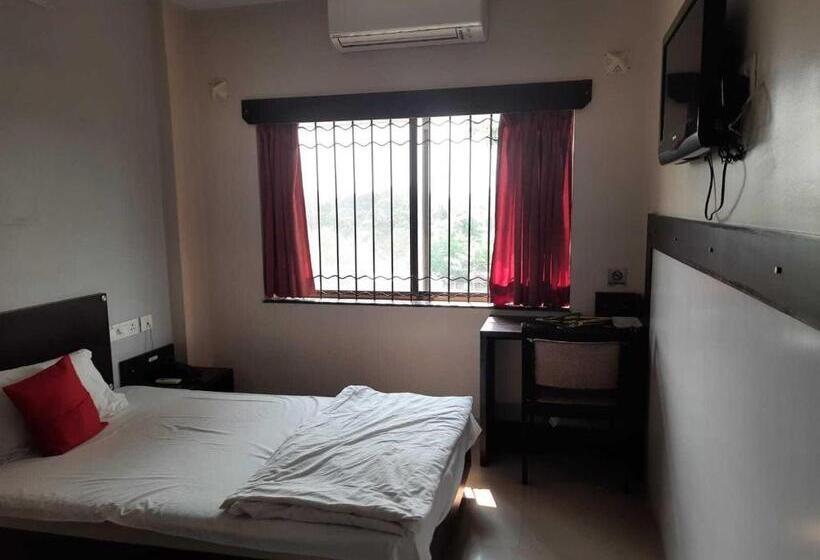 اتاق کلاسیک سه تخته, Spot On Hotel The Annie