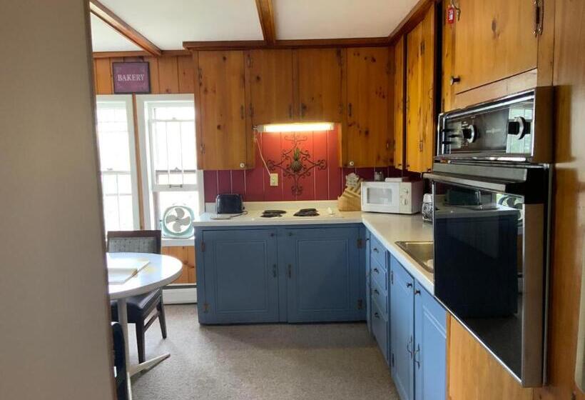 Люкс с Балконом, Chateau Country Inn