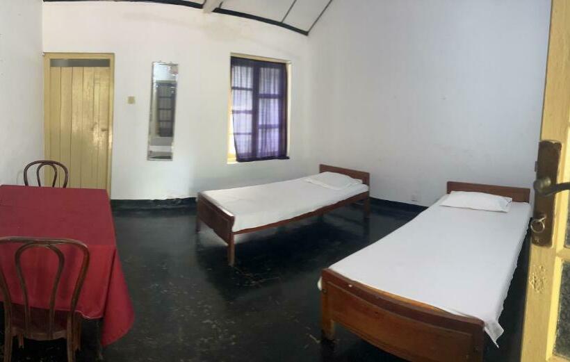 Номер Economy, Resthouse Vavuniya