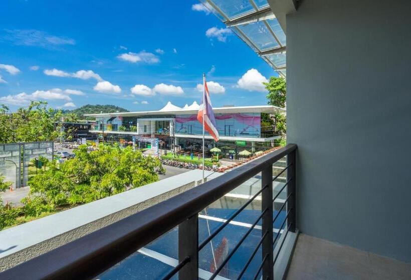 Camera Deluxe, Baan Suwantawe