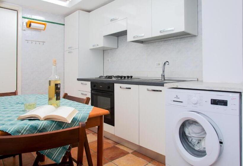 استودیوی استاندارد, Residence La Marmorata