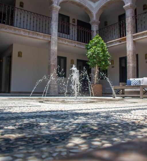 استودیوی استاندارد, Casa 1810 Hotel Boutique