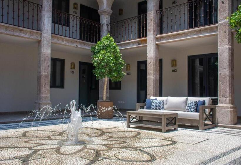 استودیوی استاندارد, Casa 1810 Hotel Boutique