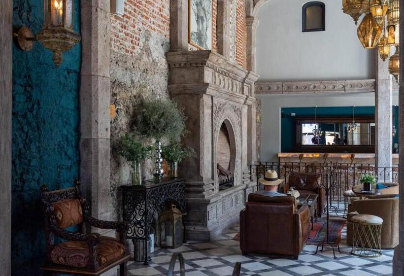 استودیوی استاندارد, Casa 1810 Hotel Boutique