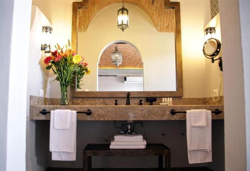 سوییت لوکس, Casa 1810 Hotel Boutique