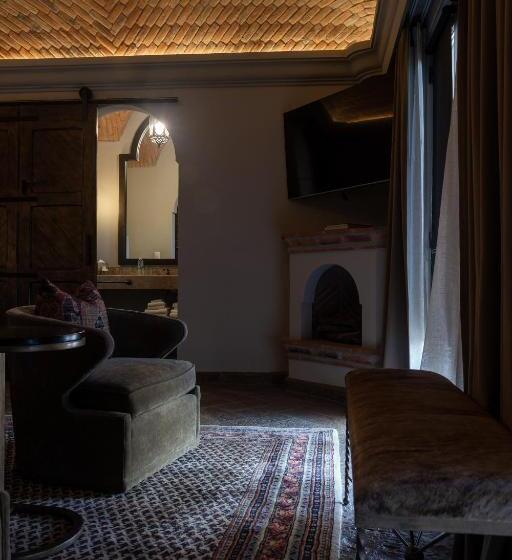 سوییت لوکس, Casa 1810 Hotel Boutique