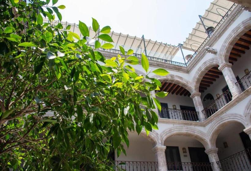 استودیوی استاندارد, Casa 1810 Hotel Boutique