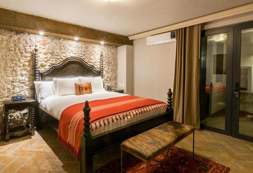 استودیوی استاندارد, Casa 1810 Hotel Boutique