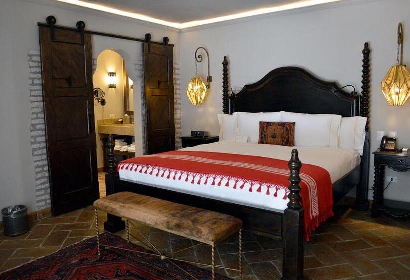 استودیوی استاندارد, Casa 1810 Hotel Boutique
