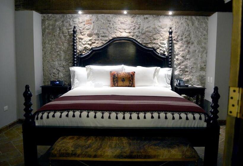 استودیوی استاندارد, Casa 1810 Hotel Boutique