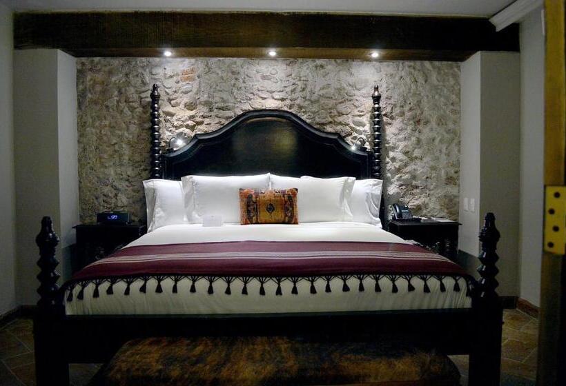 استودیوی استاندارد, Casa 1810 Hotel Boutique