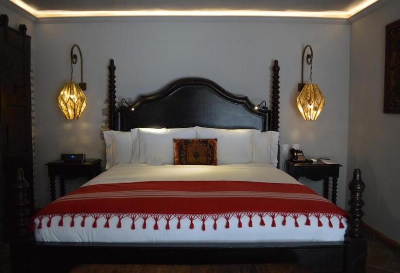 استودیوی استاندارد, Casa 1810 Hotel Boutique