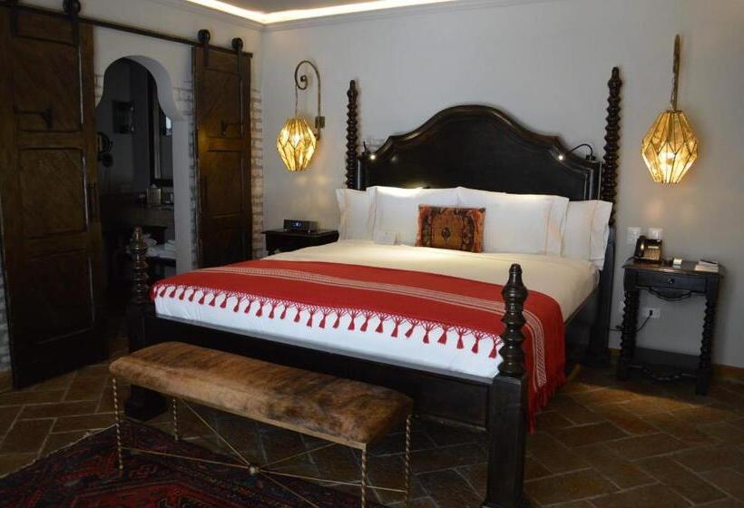 استودیوی استاندارد, Casa 1810 Hotel Boutique