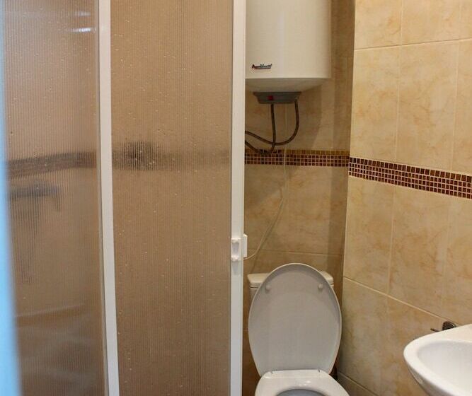 تختخواب در اتاق مشترک, Hostel 1001 Nights