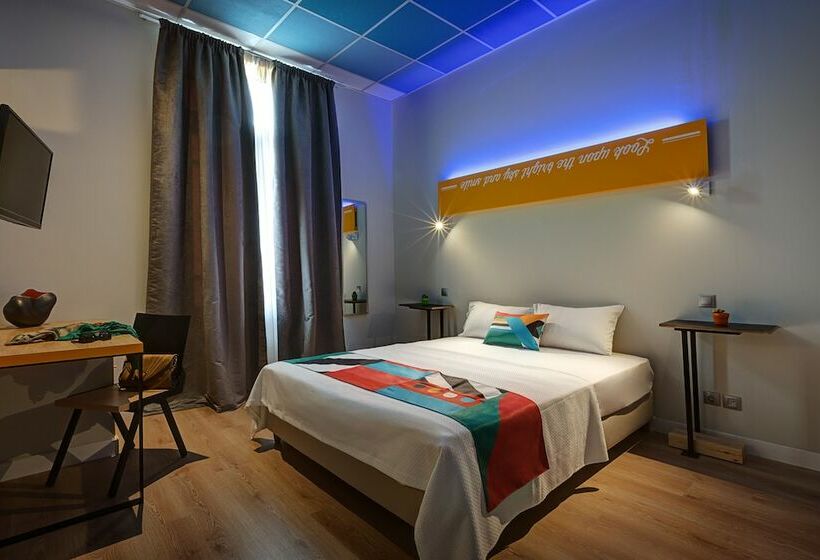 غرفة بيزنس, Colors Central Ladadika