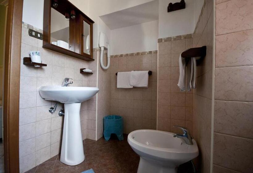 Номер Стандарт Трехместный, La Villa