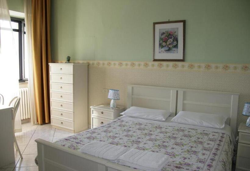 Номер Стандарт Трехместный, La Villa