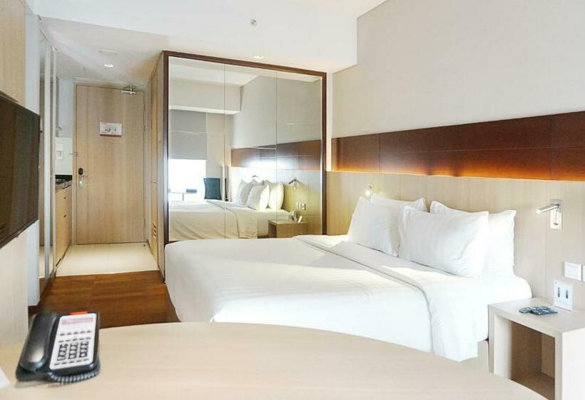 Standard Studio, Ra Premiere Simatupang