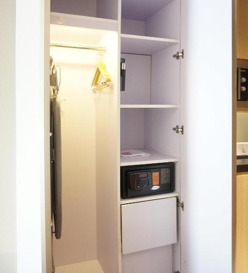Standard Studio, Ra Premiere Simatupang
