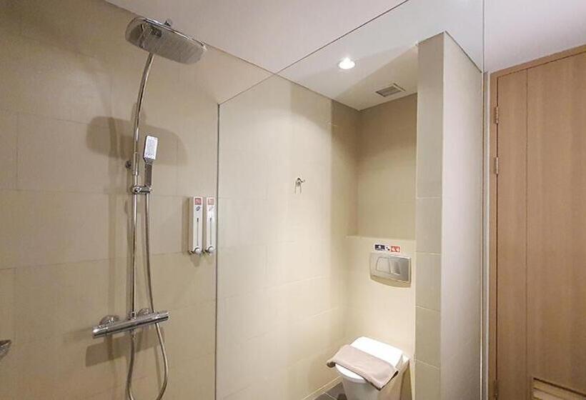 Executive Svit, Ra Premiere Simatupang