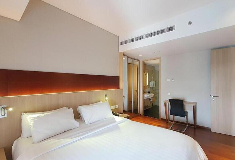 Executive Svit, Ra Premiere Simatupang