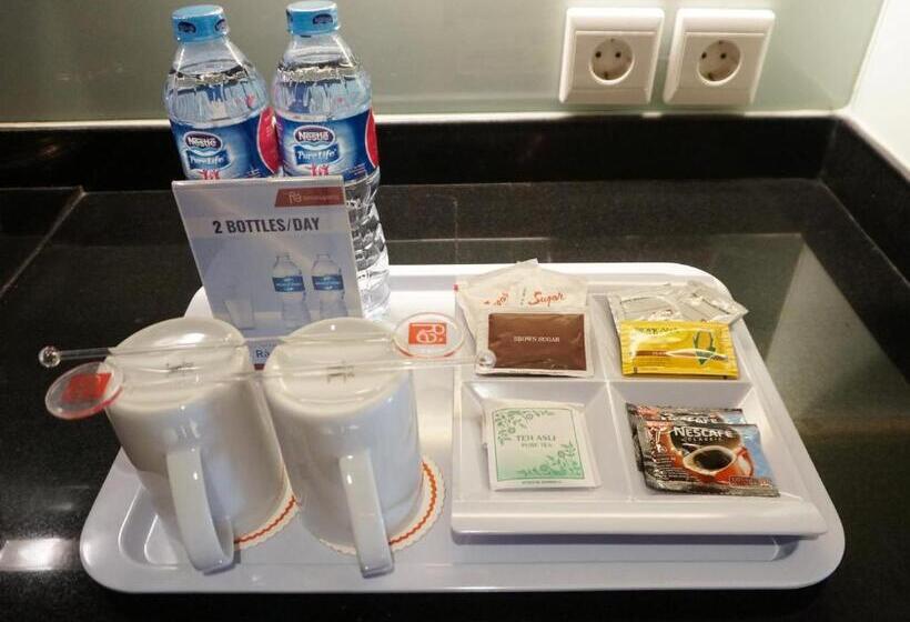 Deluxe Rum, Ra Premiere Simatupang