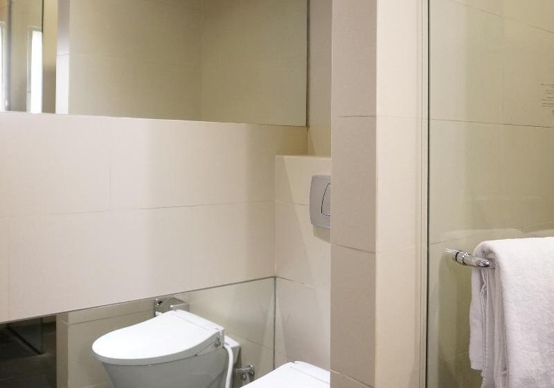 Standard Studio, Ra Premiere Simatupang