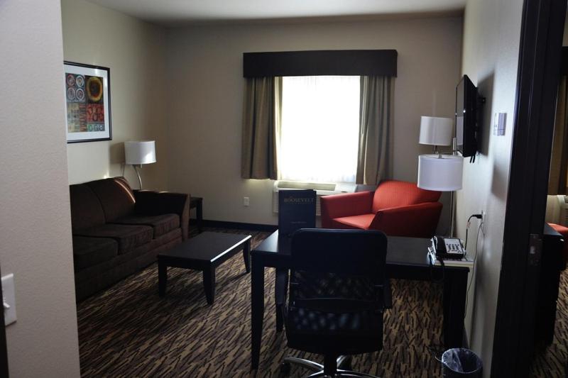 Люкс Deluxe Кровать Кинг, Roosevelt Inn & Suites