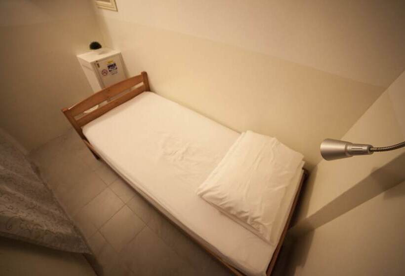 اتاق استاندارد یک تخته با سرویس بهداشتی مشترک, Blanc Inn   Hostel