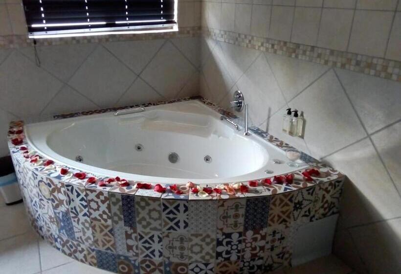 استودیوی سوپریور, Africa Paradise