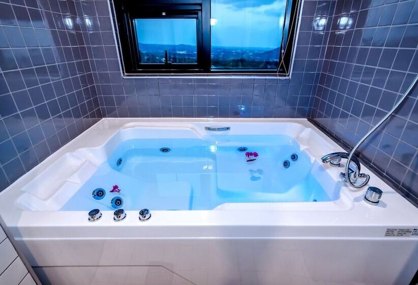 디럭스 룸, Donnaekohill Resort