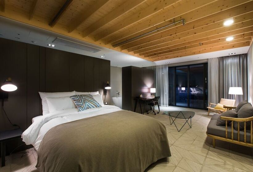 سوئیت رویال, Sr Hotel Magok