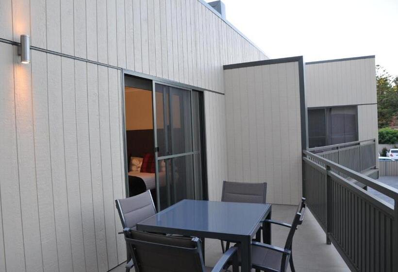 Апартаменты 2 Спальни, National Hotel Complex Bendigo