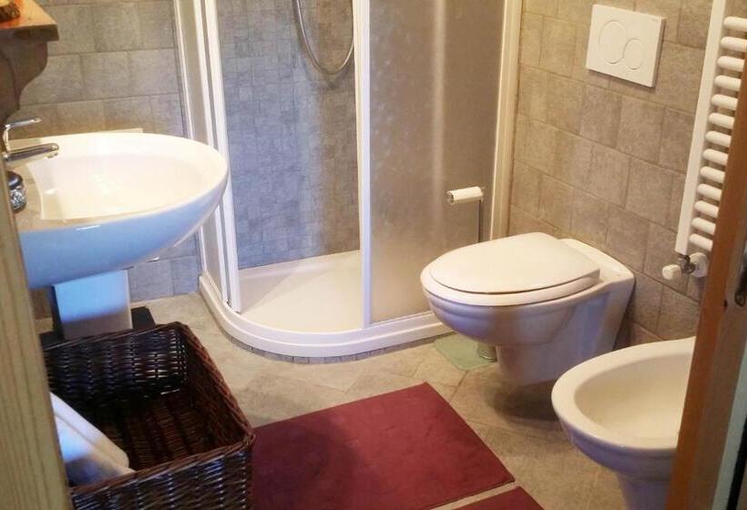 اتاق لوکس با وان آب گرم, Maison Dunoyer Chambres Et Tables D Hotes