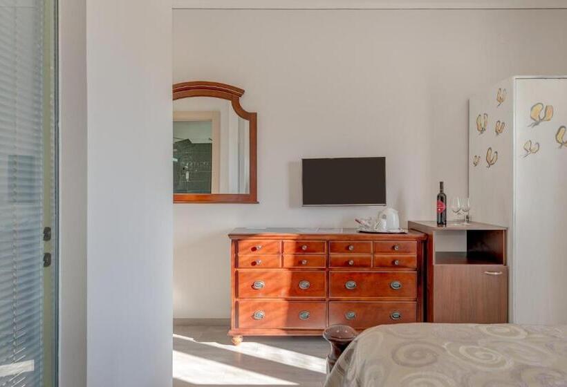 اتاق لوکس با چشم‌انداز شهر, Metropole Luxury Rooms