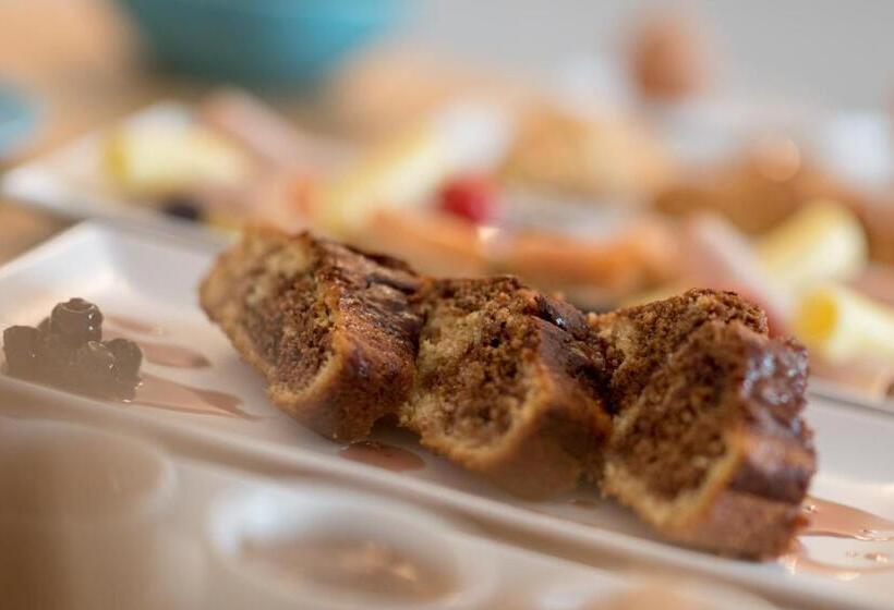 سوئیت دولوکس با چشم‌انداز, Neptune Luxury Suites