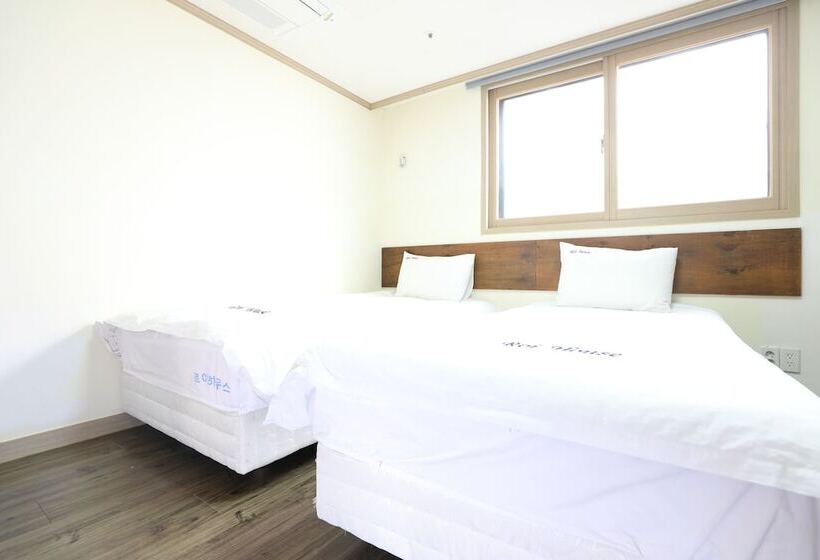 اتاق استاندارد, Roi Guesthouse