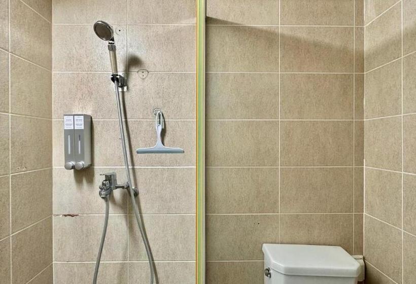 اتاق استاندارد سه نفره, Roi Guesthouse
