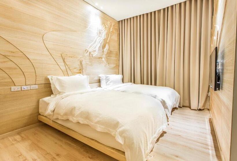 اتاق راحتی, The Tree House