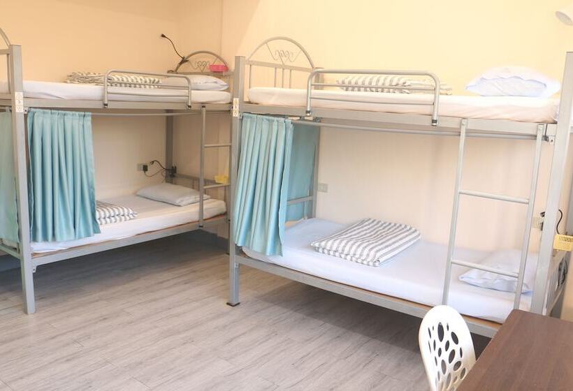 تختخواب در اتاق مشترک, On My Way Taipei Hostel