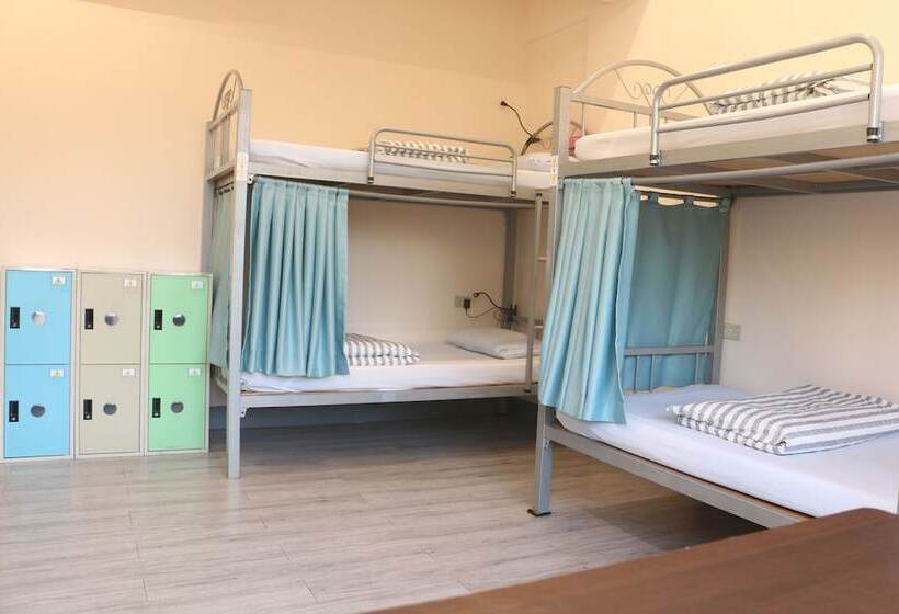 تختخواب در اتاق مشترک, On My Way Taipei Hostel