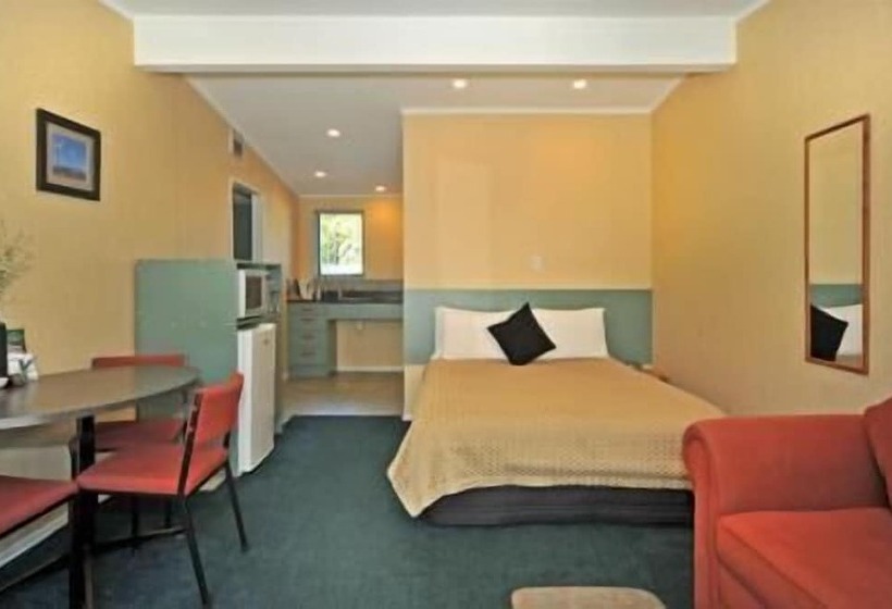패밀리 아파트, A'la Vista Motel