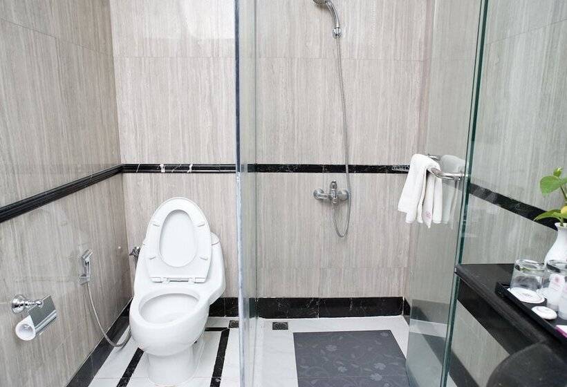 Junior Suite, Adhiwangsa