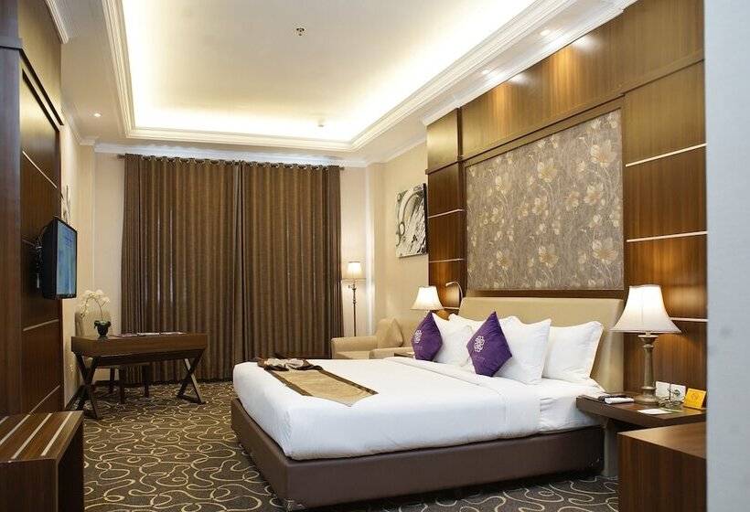 Deluxe Kamer, Adhiwangsa