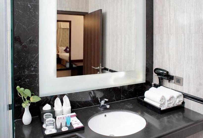 Junior Suite, Adhiwangsa