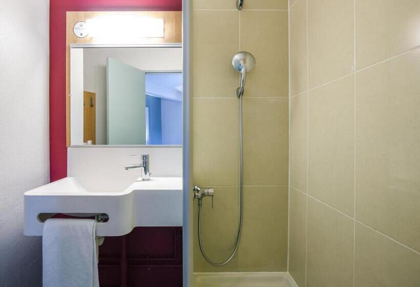Четырехместный Номер Стандарт, B&b Hotel Nantes Centre